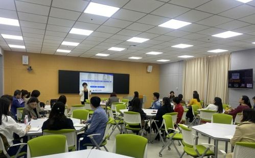 學(xué)校舉辦智慧課堂教學(xué)創(chuàng)新大賽培訓(xùn)會(huì)